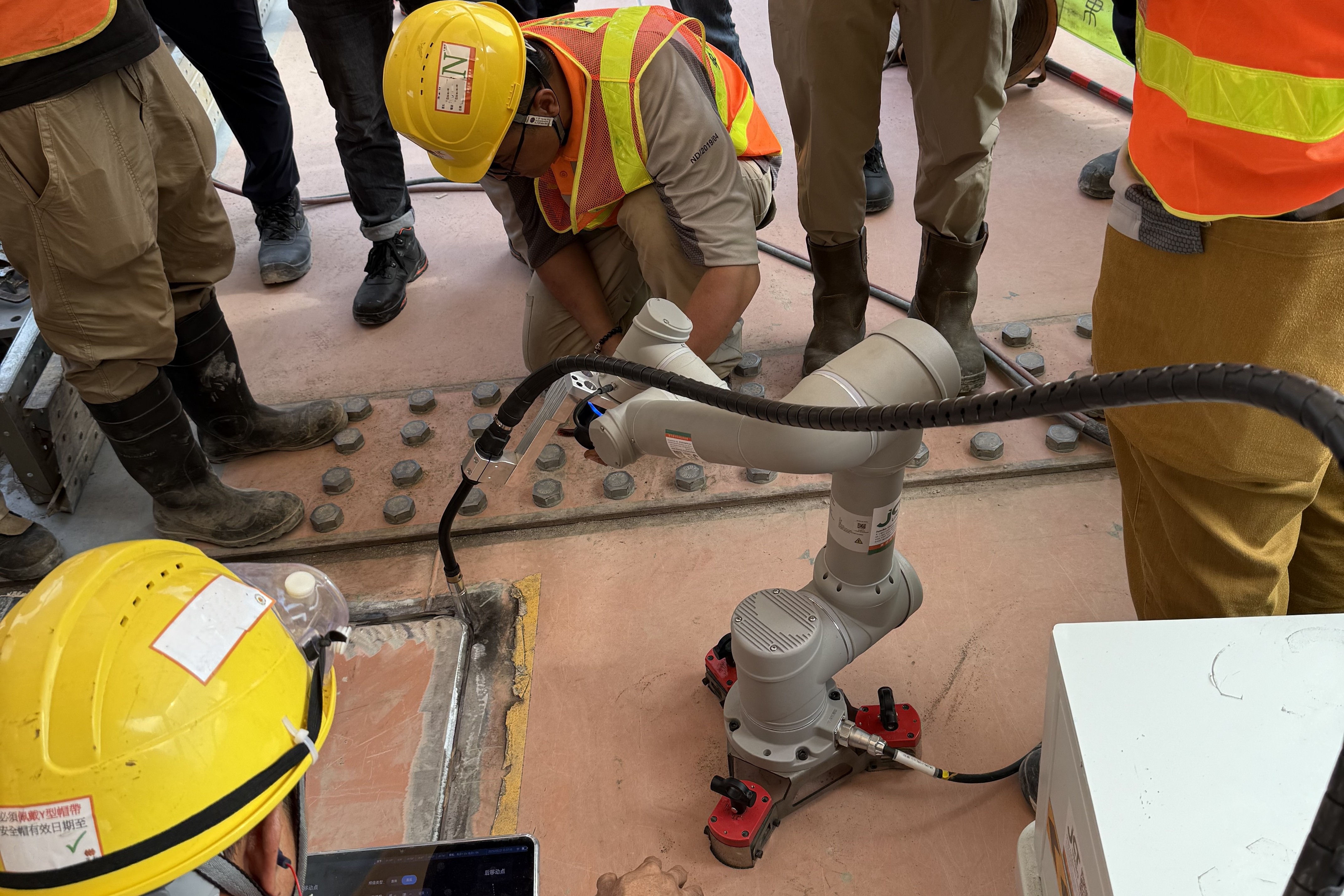 Development of a Comprehensive Guide for Robotic Welding